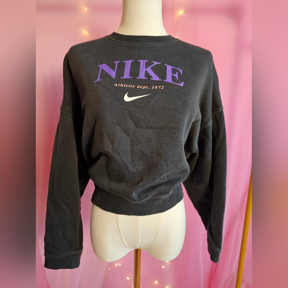 NIKE crop top sweater
